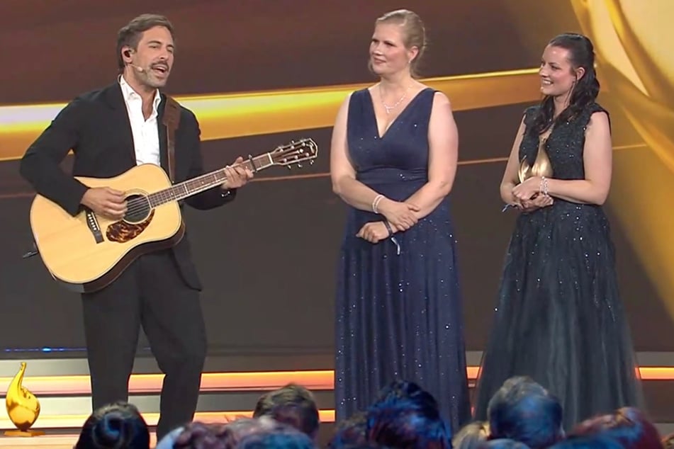 Der Preis wurde von Vereinsbotschafter Max Giesinger (36) übergeben.