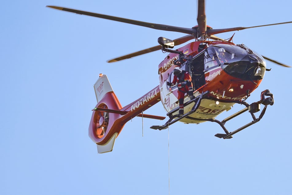 Achtjährige stürzt beim Wandern in Höhle ab: Rettungshubschrauber im Einsatz