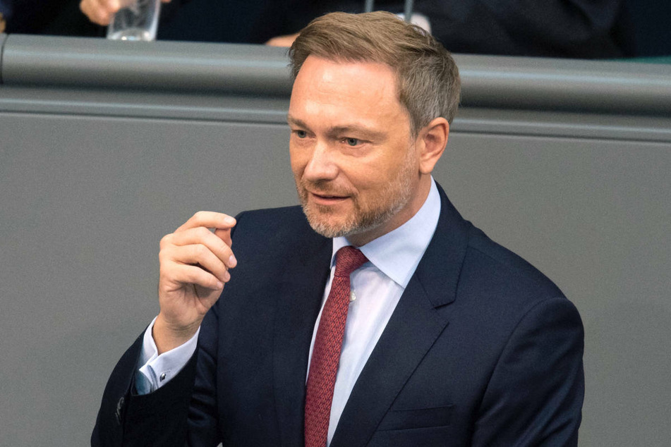 FDP-Chef Christian Lindner (42) fordert die KMK auf, noch im Juli eine Strategie für eine mögliche vierte Welle auszuarbeiten.