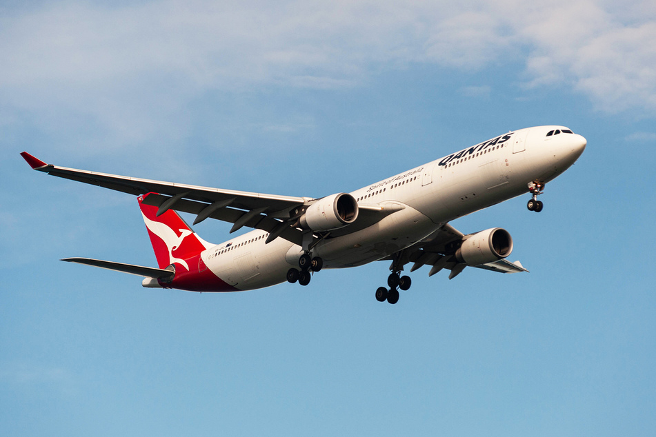 Der A330 der australischen Airline Qantas hat eine lange Reise hinter sich. Er wurde mehr als 16.700 Kilometer von Sydney nach Dresden gebracht.