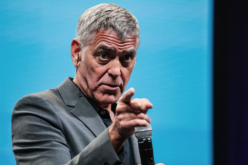 Schauspieler George Clooney (64) kritisiert das Weiße Haus für seinen Mangel an Anstand.