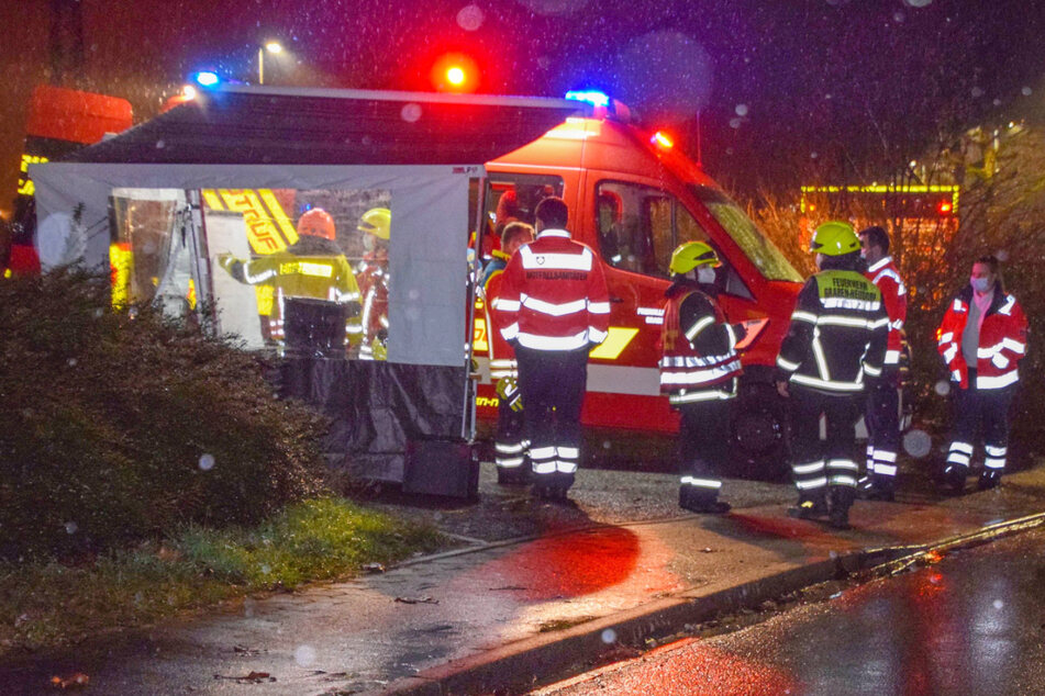 Einsatzkräfte am Sonntag im Bahnhofsring.