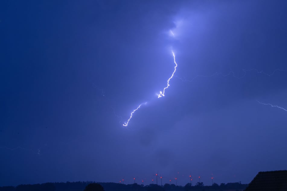 Etwa 7700 Mal schlugen 2024 Blitze in Thüringen ein. (Symbolbild)