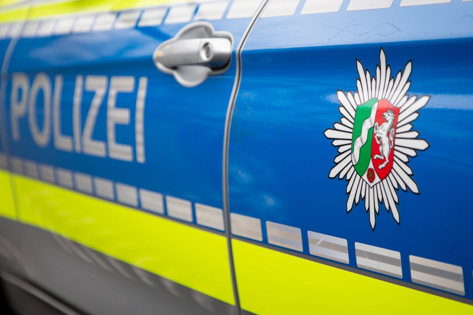 Messerattacke: Weil er ihn beim Vorbeigehen streifte: Mann von Unbekanntem mit Messer angegriffen