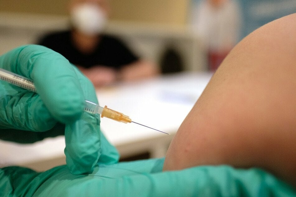 Im Impfzentrum in Ingolstadt sind am 4. und 5. Januar kurz zuvor abgelaufene Impfstoffe verabreicht worden. (Symbolbild)