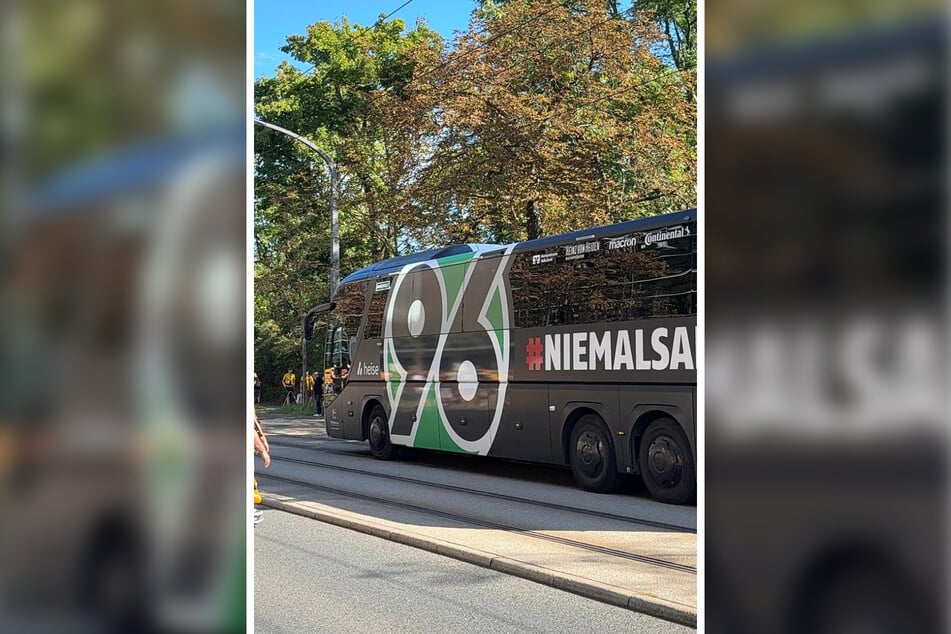 Die Gäste aus Hannover kommen zuerst im Rudolf-Harbig-Stadion an.