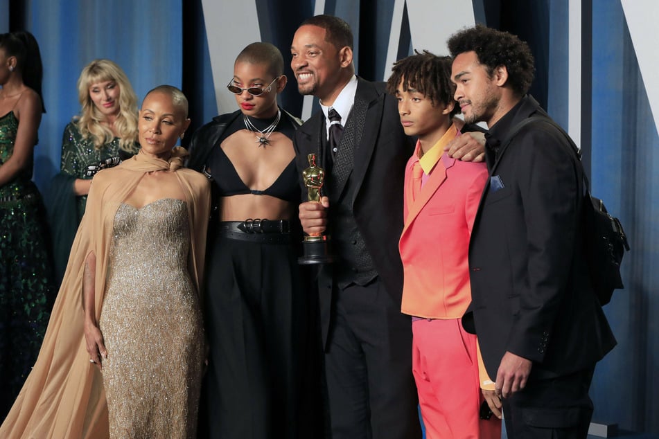 The Smith family (from l to r.): Pinkett-Smith, Willow Smith, Will Smith, Jaden Smith, and Trey Smith pose at the Vanity Fair Oscars after party.