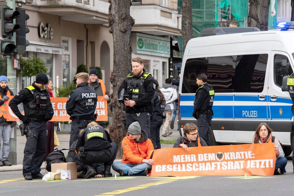 Klima-Aktivisten planen für diese Woche mehrere Demonstrationen in Berlin. Mit dabei ist auch die Gruppe der Letzten Generation. (Archivbild)