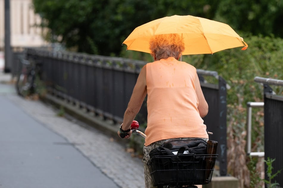 Regentage gibt es auch im Sommer - so sind am Wochenende in Sachsen wieder ein paar Tropfen vom Himmel möglich.