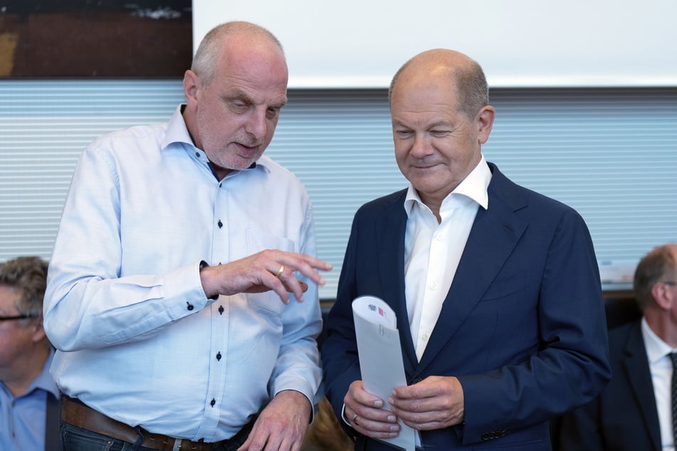 Detlef Müller (l.) ist für Kanzler Olaf Scholz (66, SPD) im Bundestag ein geschätzter Ansprechpartner