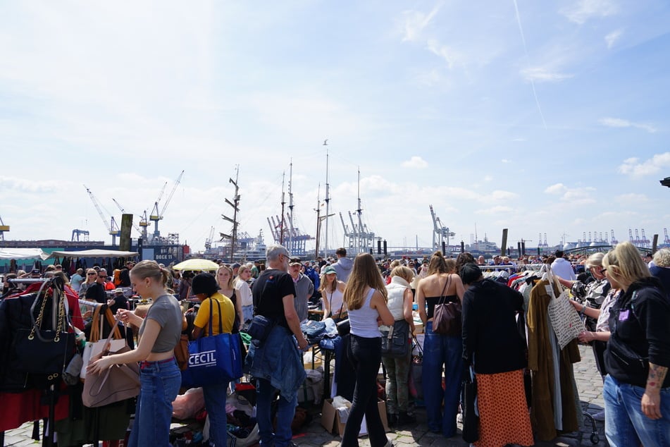 Neu dabei sind auf der Fläche des Fischmarktes sind in diesem Jahr der Frühlingsflohmarkt und der Hafenzirkus, bei dem Straßenkünstler – die es laut Veranstalter "geschafft haben" – auftreten werden. Jeweils von 10 bis 20 Uhr laden über 250 Stände zum Bummeln ein.