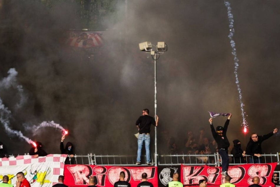 Gewalt und Pyro: Hooligans verletzten mehrere Fans in Aue