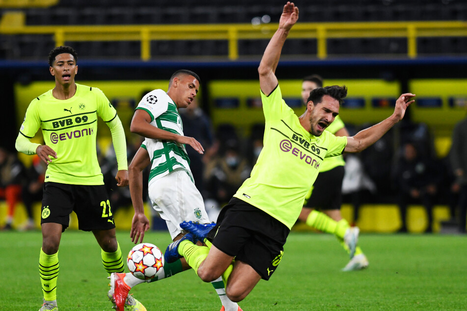 Perfekte Haltungsnoten für BVB-Abwehrchef Mats Hummels (r.) und ein Sinnbild der Partie: Spielerischer Glanz war die Ausnahme, Kampf prägte das Königsklassen-Duell.