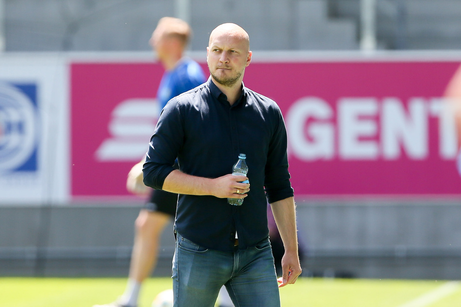 CFC-Sportdirektor Armin Causevic bastelt am Neuaufbau und kann schon mal mit Kapitän Niklas Hoheneder planen.