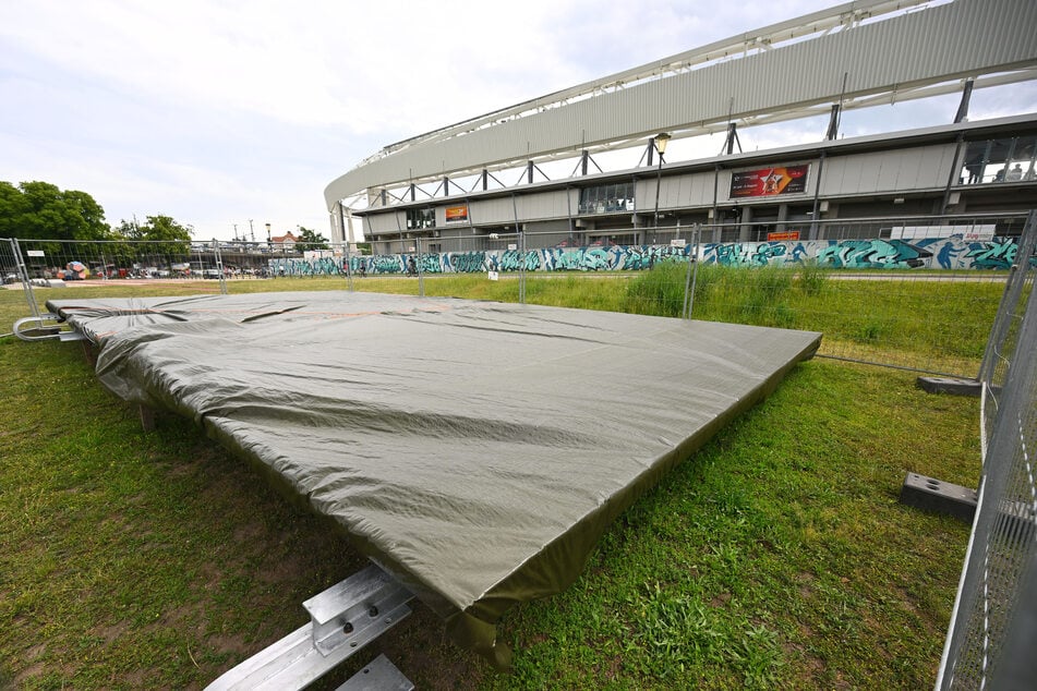 Die neue Anzeigetafel für das Heinz-Steyer-Stadion fristet ein trauriges Dasein.