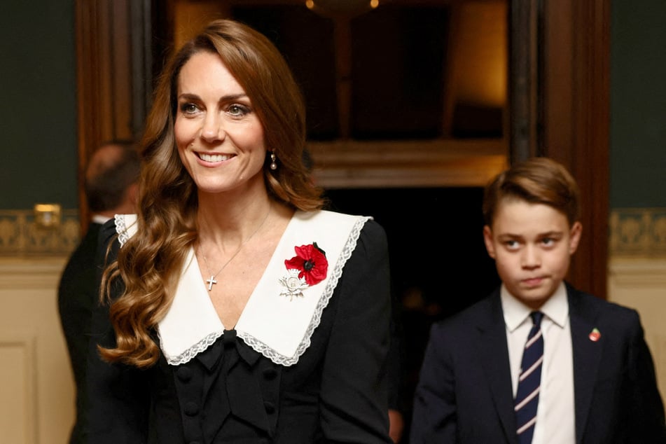 Prinz George (12) begleitete seine Mutter, Prinzessin Kate (43), zu ihrem Auftritt beim "Festival of Remembrance".