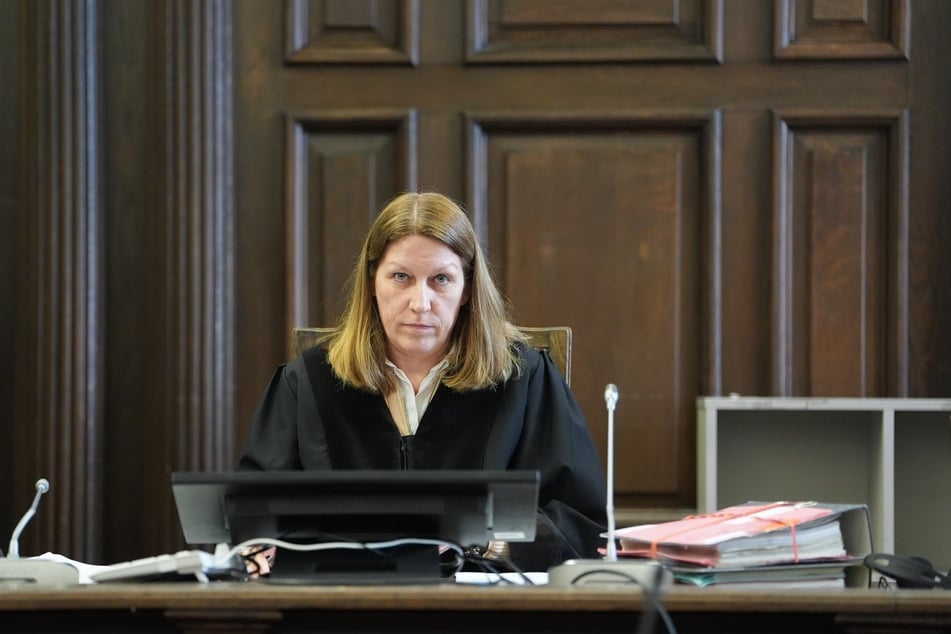 Die vorsitzende Richterin verkündete, wie es mit den Zeugenaussagen der mutmaßlichen Entführer aus Israel weitergeht.