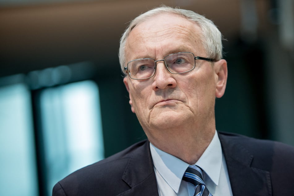 Die Ermittlungen gegen den Ex-Bundesnachrichtendienst-Chef August Hanning (79) dauern weiter an.