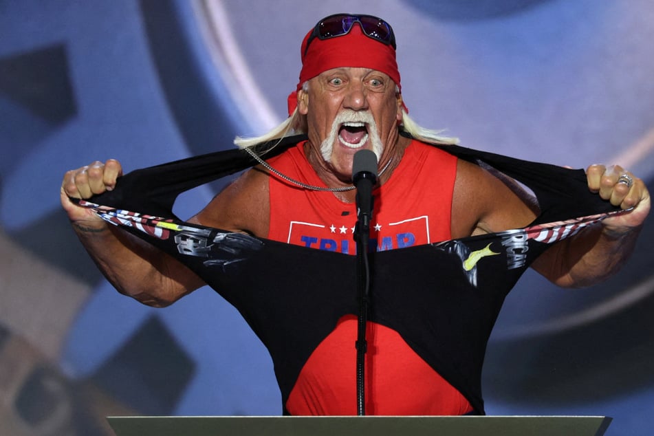 Hulk Hogan calls Trump a "hero" in shirt-ripping endorsement