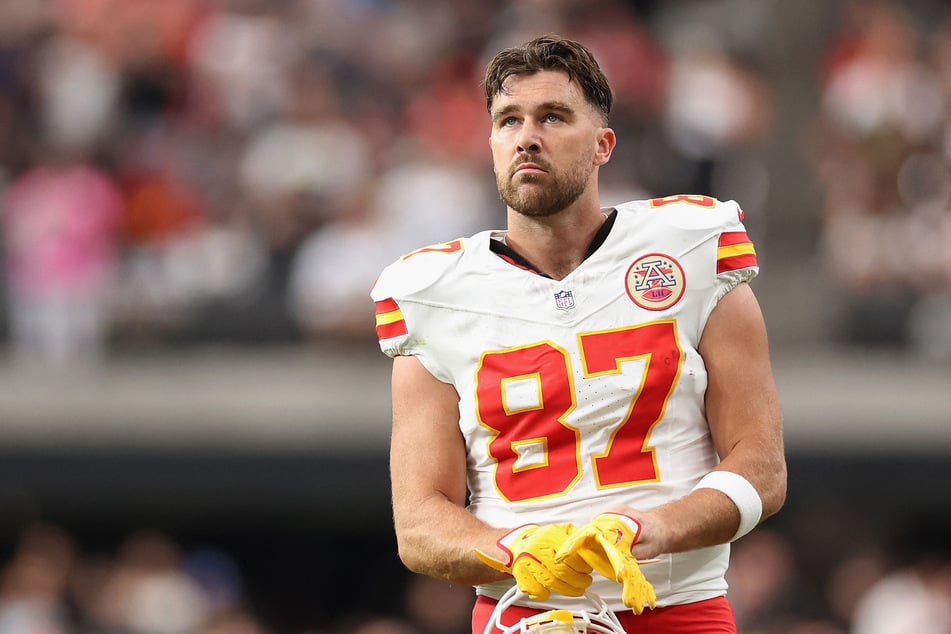 Travis Kelce #87 of the Kansas City Chiefs warms up during the NFL game against the Las Vegas Raiders at Allegiant Stadium on October 27, 2024 in Las Vegas, Nevada. The Chiefs defeated the Raiders 27-20.