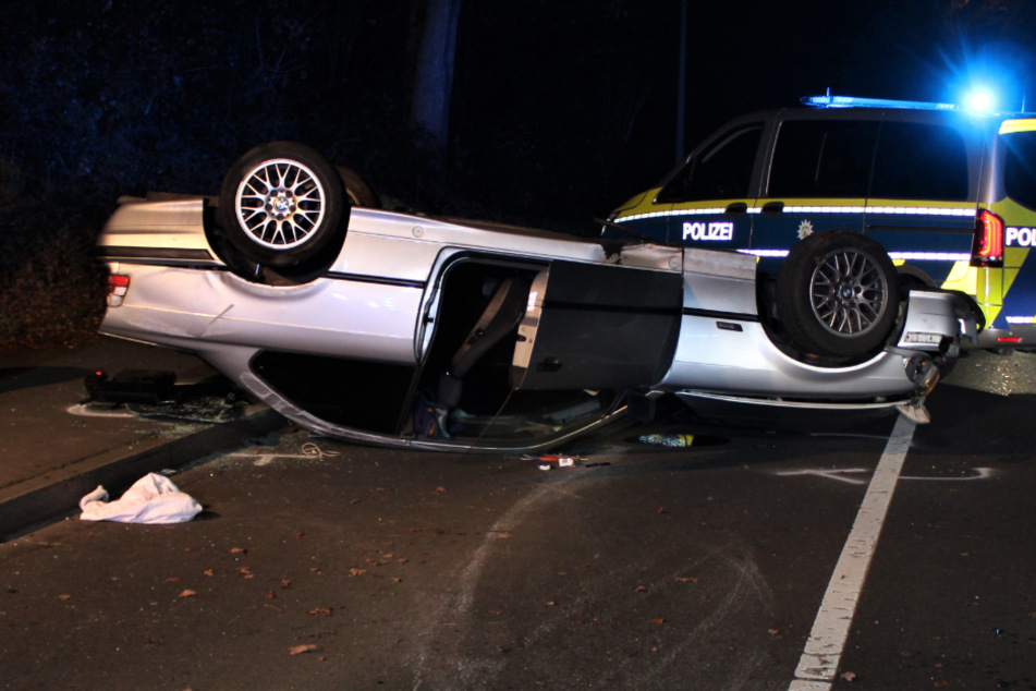 Überschlag mit BMW: Kölner (20) nach Unfall schwer verletzt