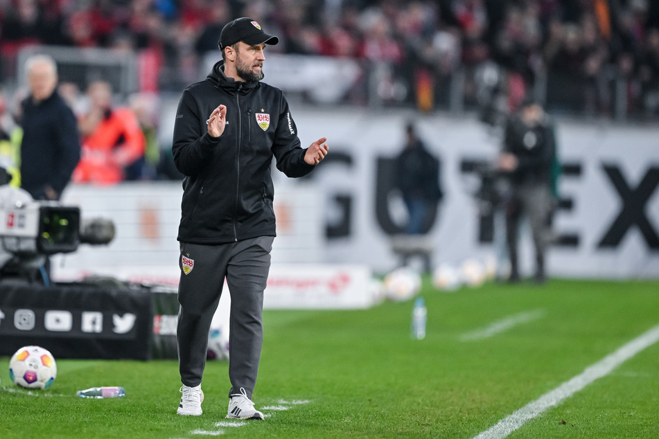 VfB-Coach Sebastian Hoeneß (41) freut sich auf die reizvolle Aufgabe im DFB-Pokal bei Bayer 04 Leverkusen.