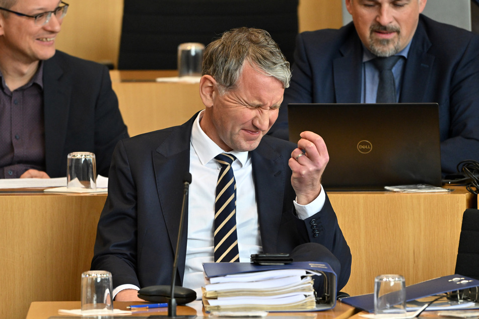 Thüringens AfD-Fraktionschef Björn Höcke (52, v.) muss sich aktuell vor dem Landgericht Halle verantworten. Nun könnte das nächste Verfahren auf ihn zurollen.