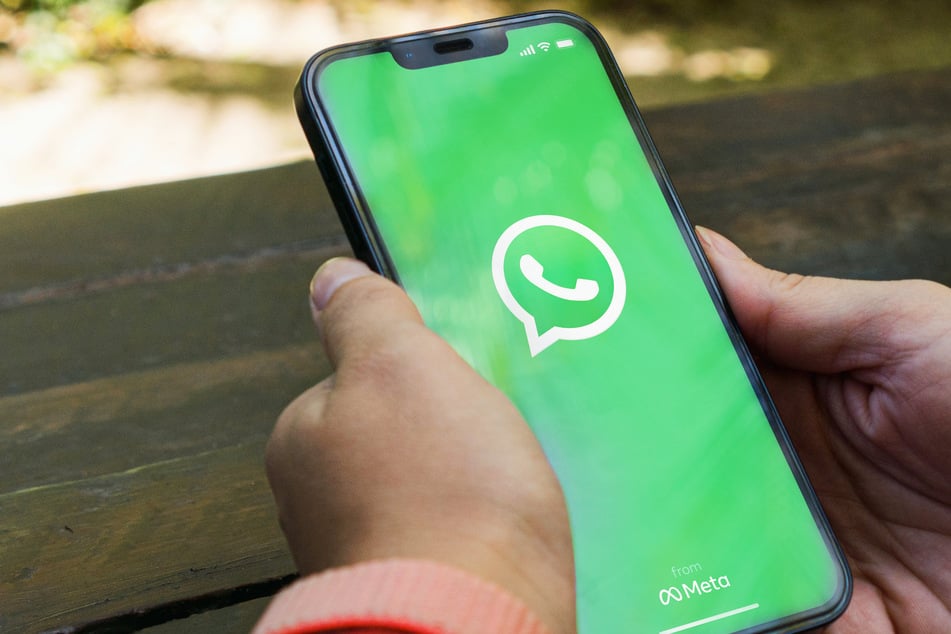 Künftig können alle User mit WhatsApp auch Videobotschaften im Messenger erstellen und versenden. (Symbolbild)