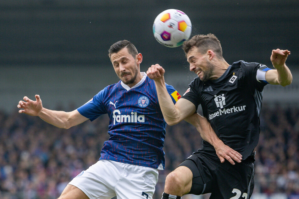 HSV-Kapitän Jonas Meffert (29, r.) bemängelte das schlechte Spiel seiner Mannschaft in Kiel.