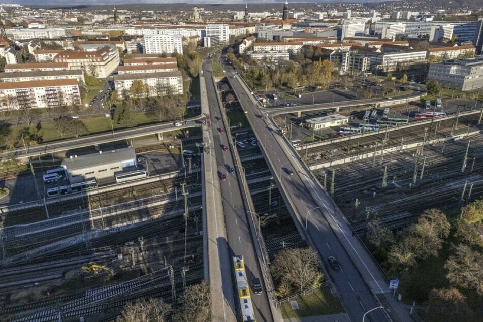 Ein Abschnitt der Brücke gilt als besonders prüfbedürftig und wird bei den Untersuchungen intensiver analysiert. (Archivfoto)