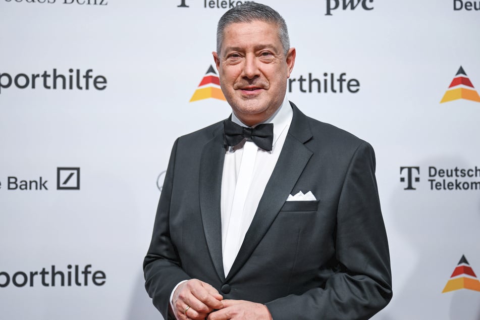 Joachim Llambi (61) kennt sich auf dem Tanzparkett bestens aus.