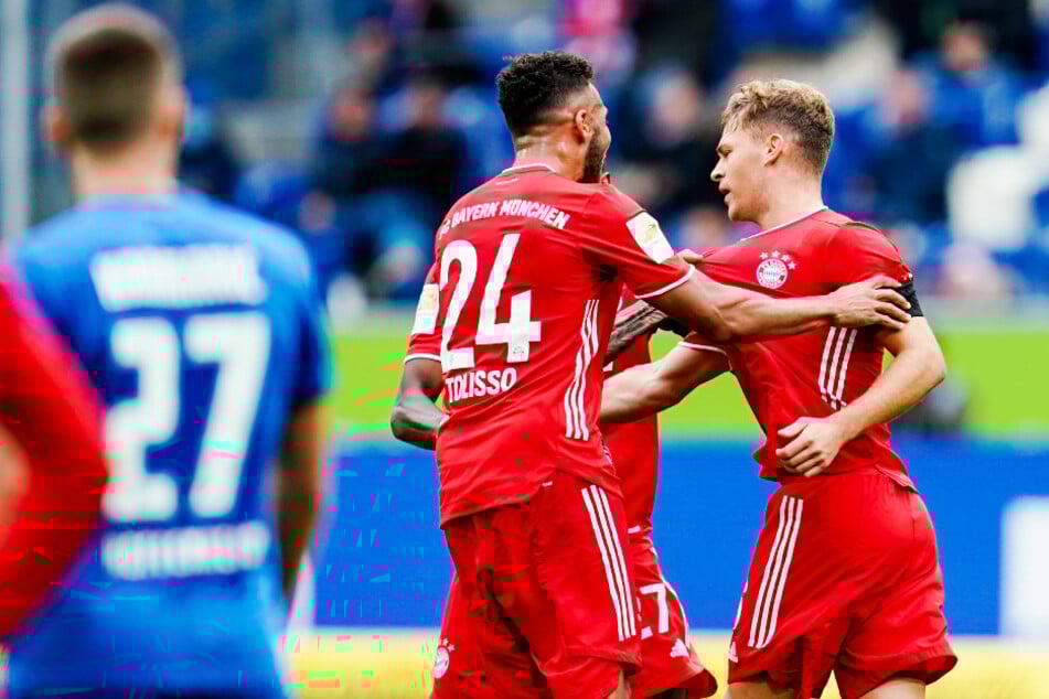 Joshua Kimmich (r.) erzielte zwar den 1:2-Anschlusstreffer für den FC Bayern, war aber alles andere als begeistert vom Auftritt seiner Mannschaft in der ersten Halbzeit.