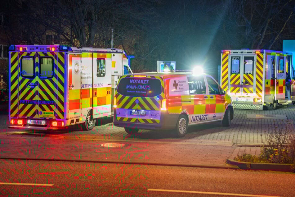 Auch der Rettungsdienst war mit zahlreichen Kräften vor Ort.