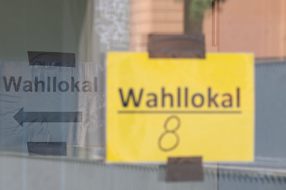 In Weimar, wo am Wahlsonntag zugleich ein Bürgerentscheid über den Bau einer Ortsumgehungsstraße läuft, wurden für die 61 Urnen- und 20 Briefwahllokale 750 Wahlhelfer gewonnen. (Symbolbild)