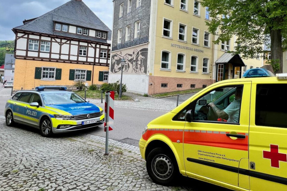 Polizei und Rettungsdienst waren vor Ort an der Oberschule Geising.