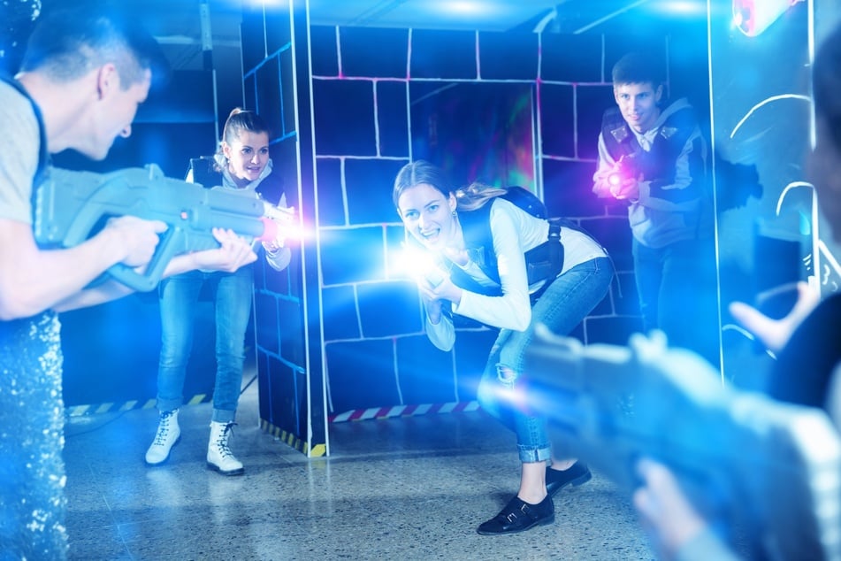 Beim Lasertag können sich Kids und Erwachsene taggen (Symbolbild).