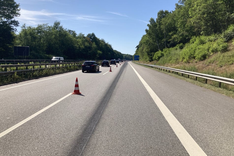 Die Straßenschäden auf der A7 Höhe Marmstorf in Fahrtrichtung Norden sind deutlich sichtbar. Hitze macht auch den Autobahnen zu schaffen.