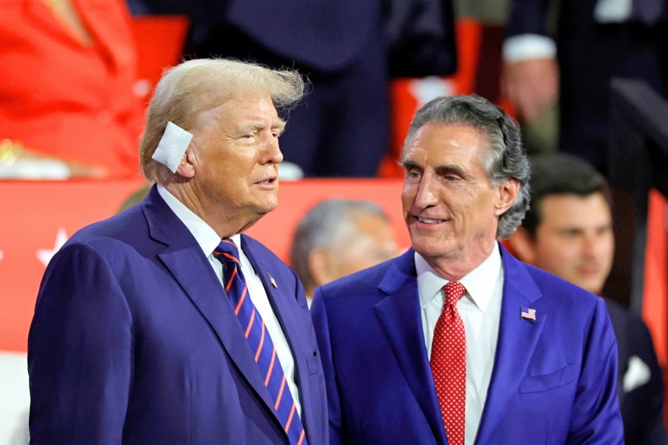 Recently elected President Donald Trump (l.) is reportedly considering appointing North Dakota Governor Doug Burgum to a new position titled "energy czar."