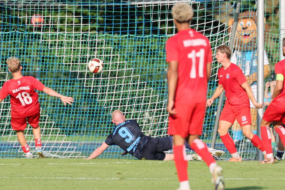 Ron Berlinski versenkt in der 37. Minute den fälligen Strafstoß.