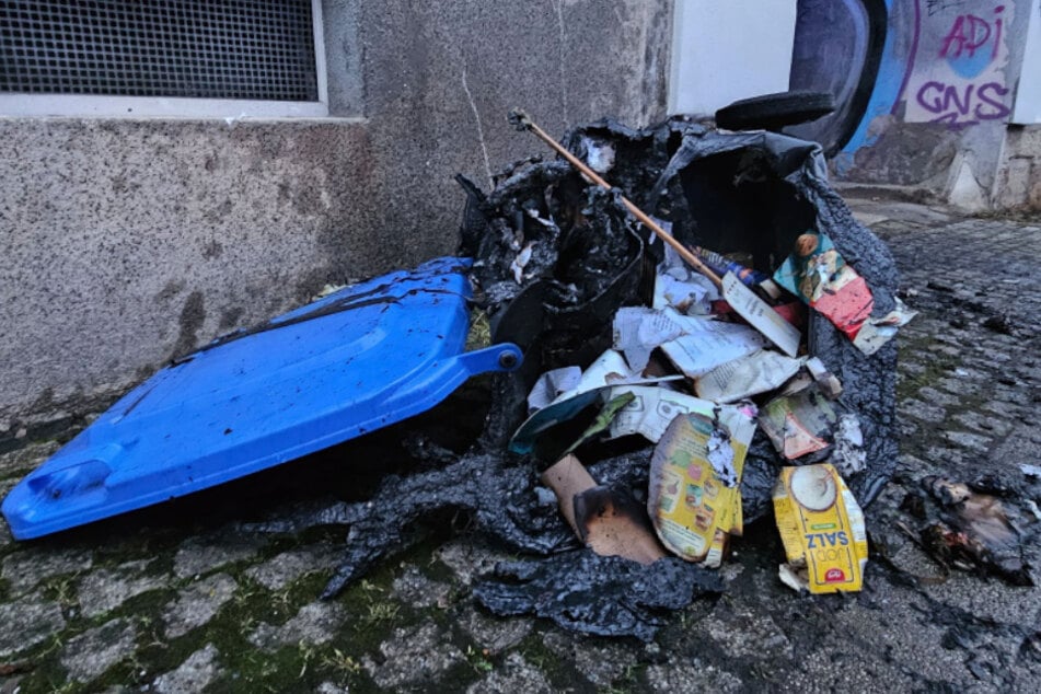 Chemnitz: Feuerwehreinsatz in Chemnitz: Mülltonne abgefackelt