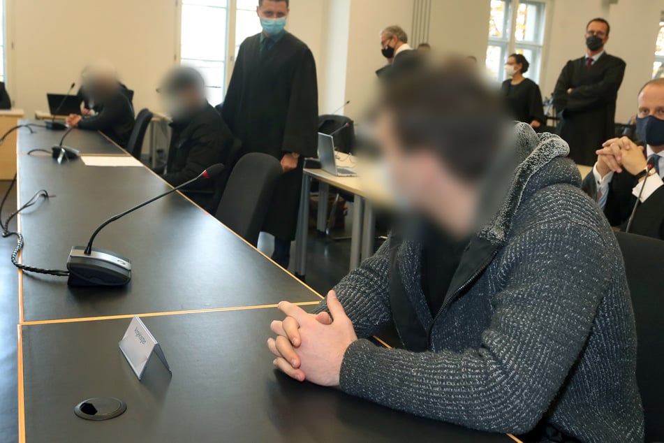 Ein 17-Jähriger steht als Haupttäter wegen Körperverletzung mit Todesfolge in Augsburg vor Gericht.