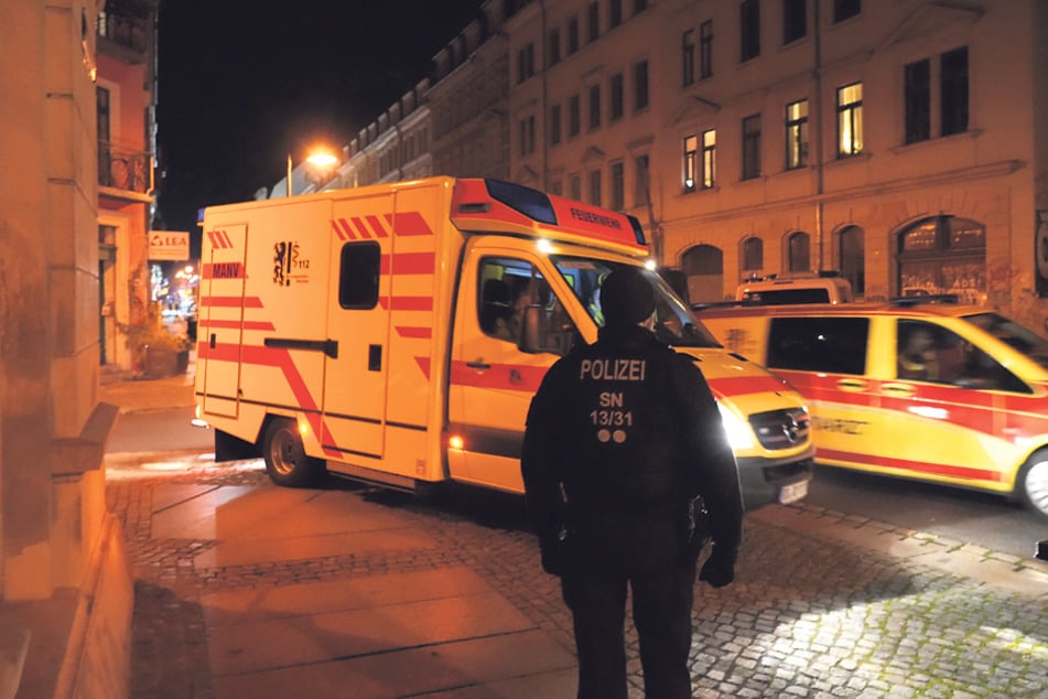 Bei Einsätzen kommen häufig Personen zu Schaden. Hier verschanzte sich ein bewaffneter Mann im Oktober in seiner Wohnung an der Rudolf-Leonhard-Straße.