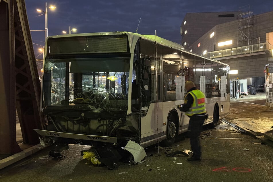 Mehrere Passanten wurden vom Bus erfasst.