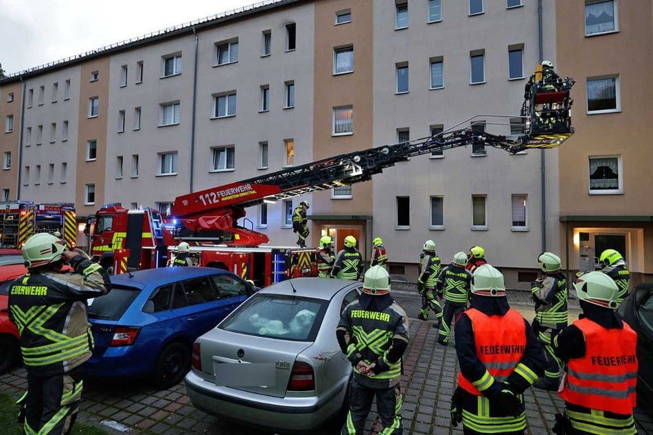 Wohnungsbrand in Hohenstein-Ernstthal: Bewohnerin verletzt