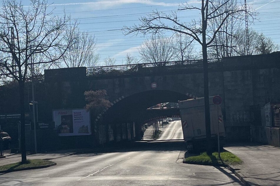 Hier lief der Neunjährige plötzlich über die Straße. Der Fahrlehrer konnte nicht mehr rechtzeitig bremsen.
