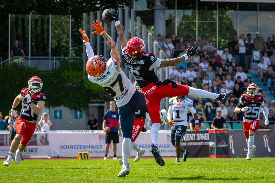 Wie hier in Ravensburg lässt die Defense der Potsdam Royals (in Schwarz) nur sehr wenig zu.