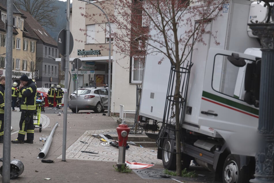 Der 53-jährige Lastwagenfahrer verlor wohl das Bewusstsein am Steuer.