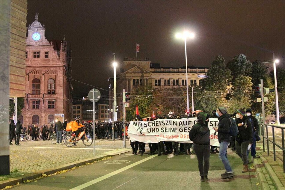 Die Demonstranten laufen vom Zentrum in den Leipziger Süden.