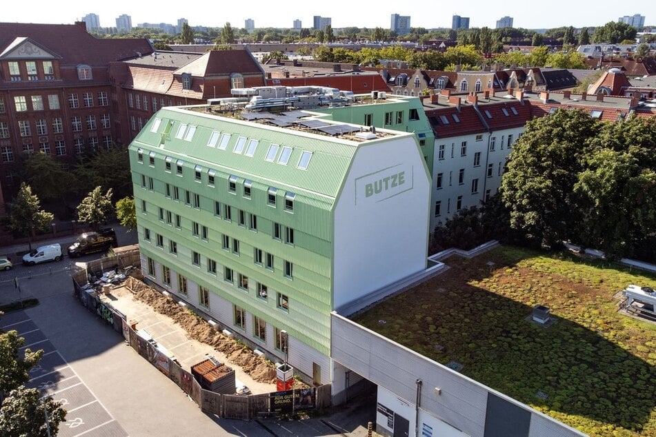 Das neue Straßenkinderhaus in Berlin bietet 41 Wohn- und Schlafplätze sowie Beratung, Werkstätten und eine Basis für Streetworker.