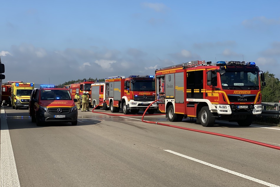 Dutzende Rettungskräfte waren auf der A4 im Einsatz.